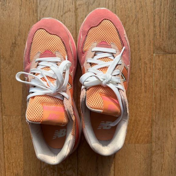 Women’s New Balance 57/40 Valentine’s Day - Picture 5 of 15